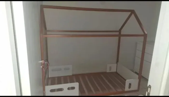 Cama montessoriana em excelente estado