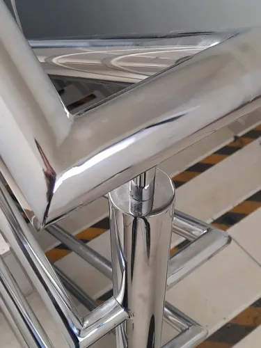 Serviço. Em INOX. projetado
