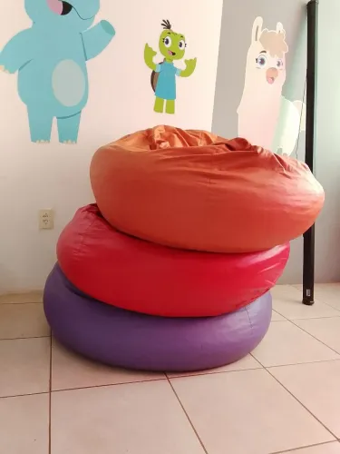 Puffs de sentar 40 reais cada, puffs de deitar os três por 150
