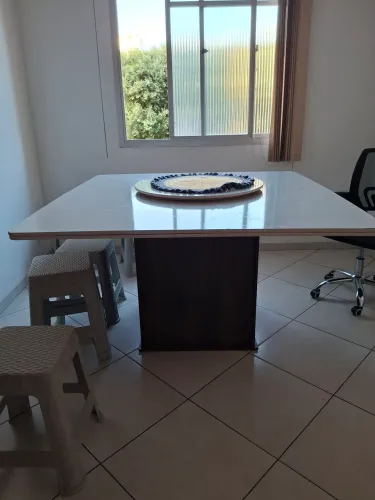 Mesa mdf com base giratória 