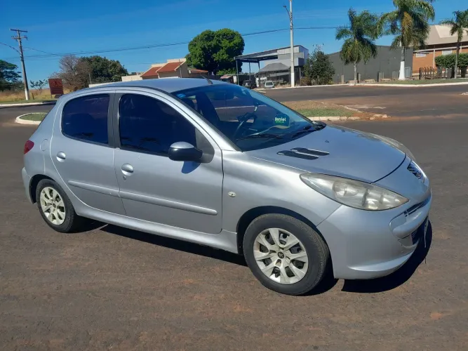 Peugeot 207 XR 1.4 Flex 8V 5P 2012
