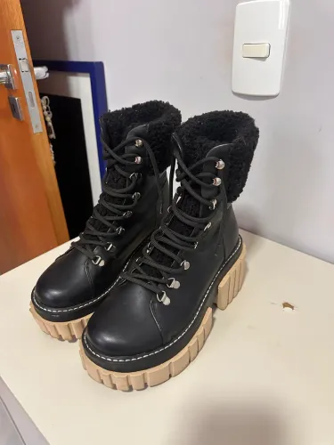 Bota/ coturno 37