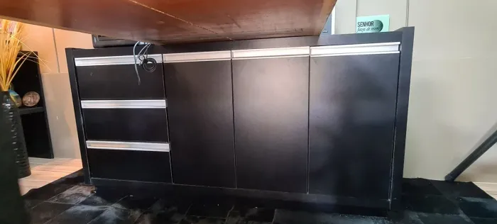 Armário 3 portas e 3 gravetas mdf