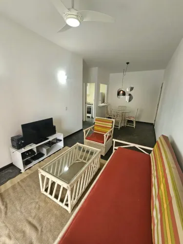 Invista na Praia da Barra: Quarto e Sala no Golden Coast para Moradia ou Locação por Tempo