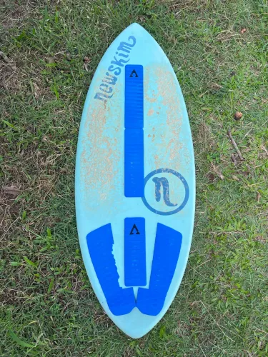 Prancha Skimboard NEWSKIM 5/8 perfeito estado.