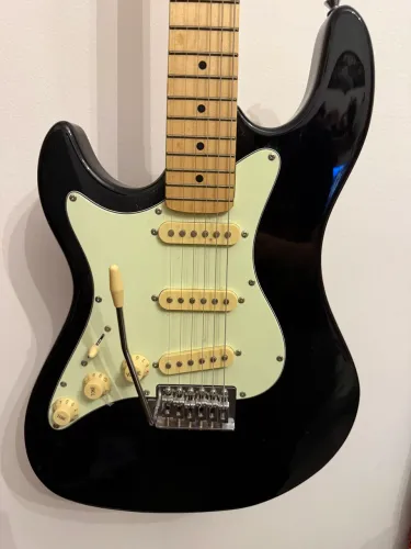 Guitarra strinberg canhoto