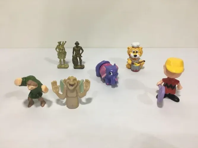 Lote 7 Itens Kinder Ovo Leoventuras, Animais Bola, Estatuetas, Notre Dame e Snoopy Anos 90