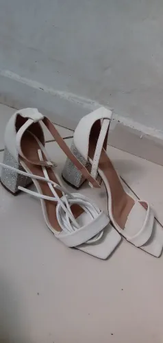Salto branco 9cm com glitter 