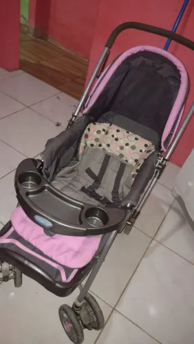 Carrinho de bebê bem conservado tem que vim buscar não faço entrega