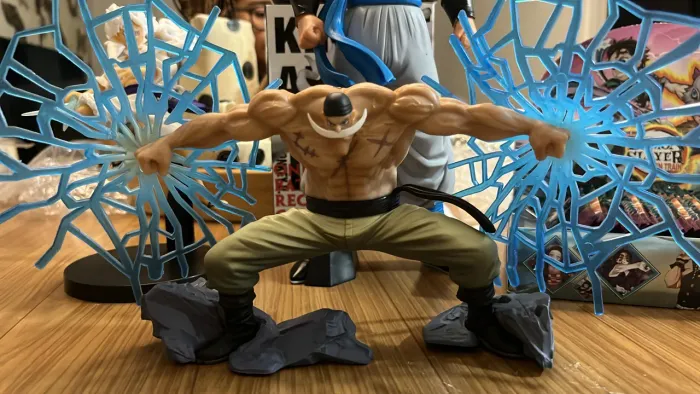 Figura de ação personagem do anime one pice barba branca 