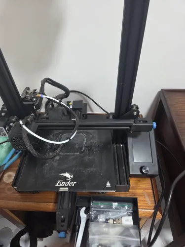 Impressora 3D Creality Ender 3 V2 + Filamentos | R$ 450 no PIX