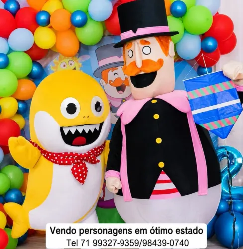 Vendo personagens vivos 