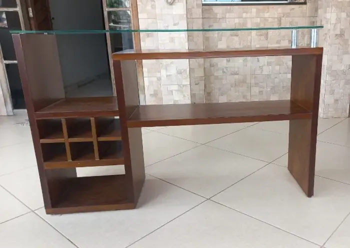 Aparador para Sala com Tampo de Vidro 8mm e Espaço para 6 Garrafas