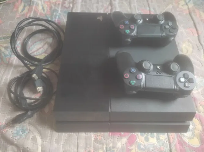Playstation 4 fat 500GB 2 controles funcionado perfeito