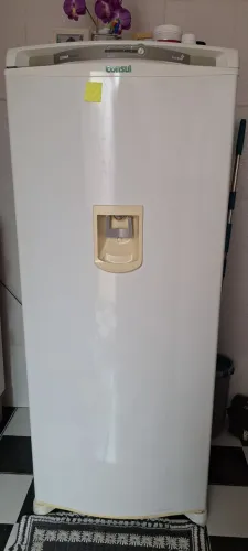 Geladeira Consul Facilite, 1 porta, Frost free degelo com dispenser água Seminova