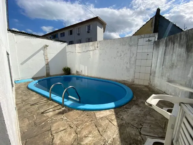 Sobrado para aluguel, 5 quartos, 4 suítes, 3 vagas, Vila Valença - São Vicente/SP