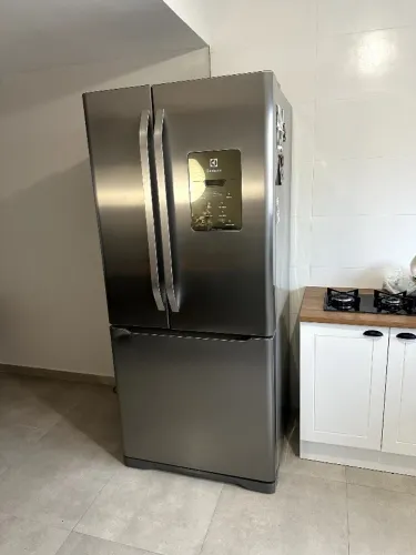 Geladeira Electrolux 3 portas de 579 litros
