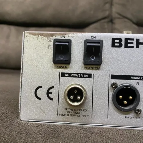 Mesa de som behringer MX2004A 16 canais de R$ 2.199,00 por R$ 1.100,00