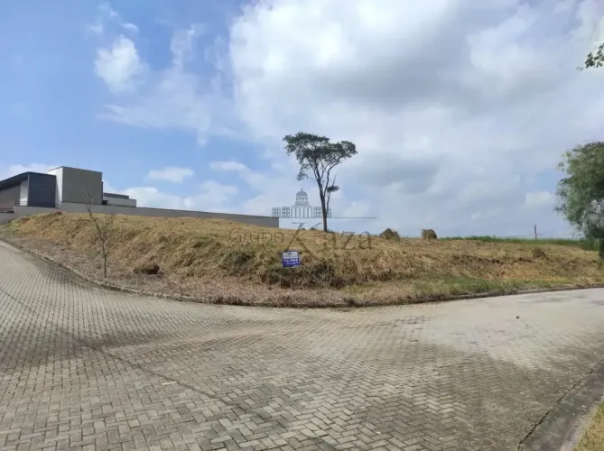 Vendo terreno com 1.401 mts de esquina, vista maravilhosa em declive