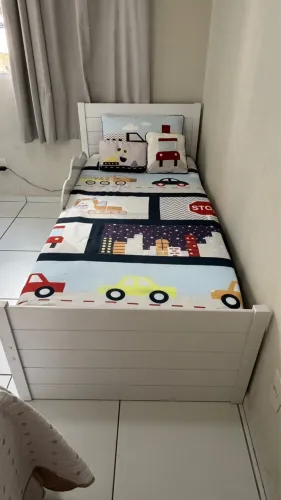 Vendo cama bibox com 1 colchão incluso em perfeito estado. 