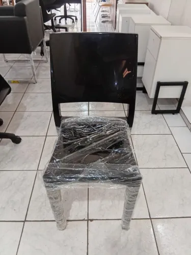 Cadeira em poliproprileno