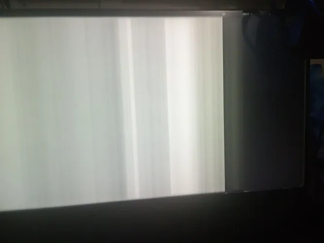 Vendo um monitor (TEM DEFEITO NA TELA!!!)