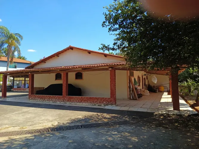 CASA A VENDA N ARNIQUEIRA CHÁCARA 3