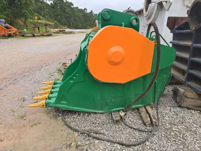 BRITADOR DE CONCHA BRITADORA MONTABERT CRB 751 - CAÇAMBA BRITADORA PARA ESCAVADEIRA