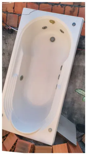 Vendo banheira semi- nova
