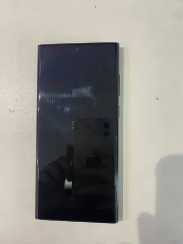 Samsung Galaxy S22 Ultra 5G para retirada de peças ou tentativa de reparo.
