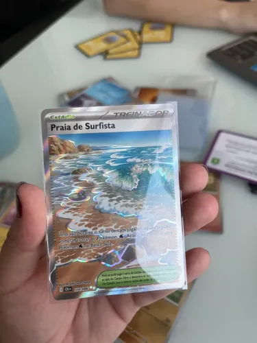 Carta Pokémon praia de surfista 
