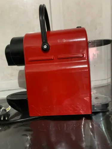 Máquina de Café Nespresso Inissia C40