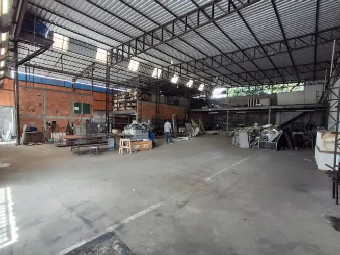 Galpão/Armazém 750m² c/ Mezanino e 8 Salas no Novo Aleixo / Financia e Aceita Propostas