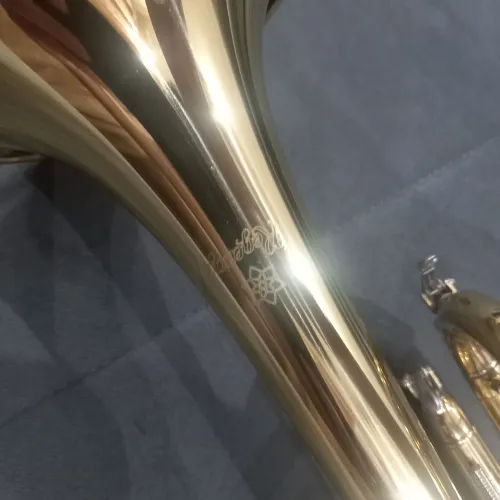 Trompete Regency impecável 