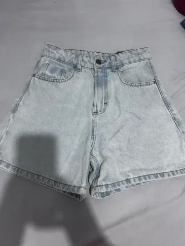 Peças de roupas seminovas