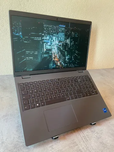 Notebook Dell i5 12ª Geração / IrisXe Graphics / 16GB RAM / 256 GB SSD / Tela 15.6? FullHD
