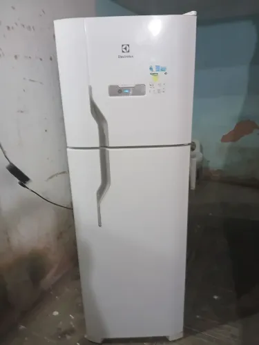 GELADEIRA ELECTROLUX FUNCIONANDO PERFEITAMENTE IMPERDÍVEL 