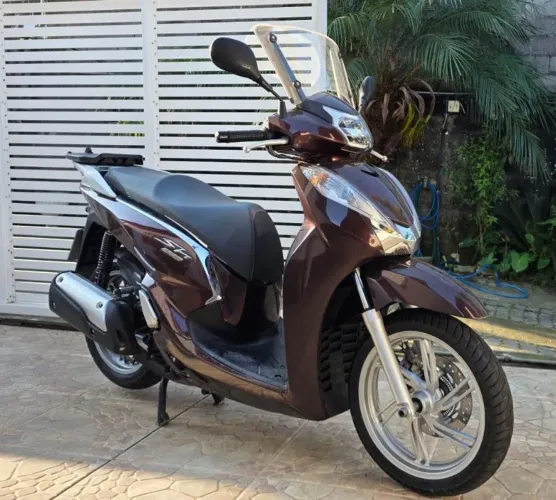 Honda SH 300i em perfeito estado