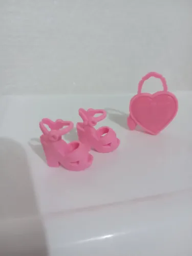 Sandália/bolsinha originais da boneca barbie-mattel (pés pequeninos)