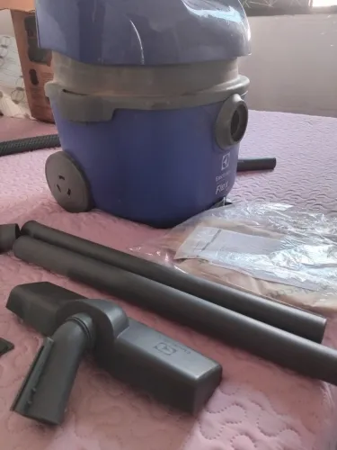 Aspirador de pó e água 