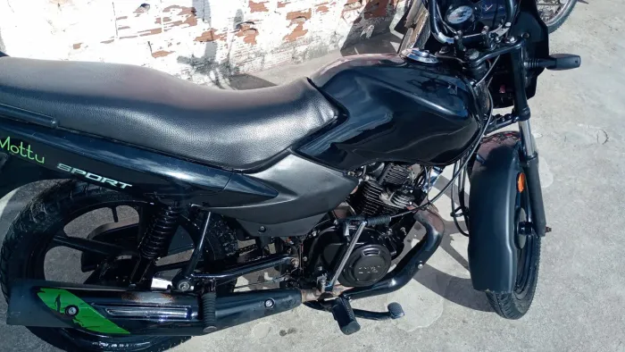 Muito bem conservada pronta para andar toda revisada
