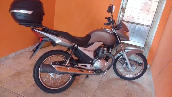 Venda . Moto de mulher . Única dona  54.400 km