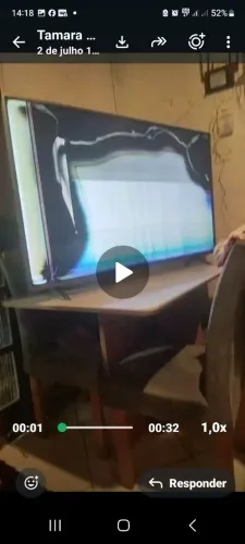 Uma TV de 55 polegadas está com a tela quebrada ou.perga tira peças ou conserto