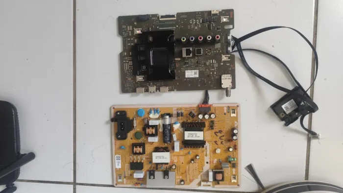 Placas da Tv Samsung ( tela quebrou)