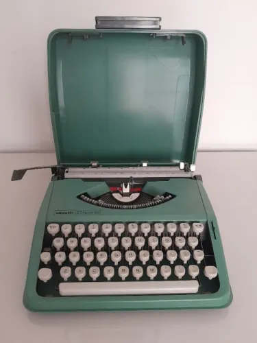 Máquina de escrever OLIVETTI