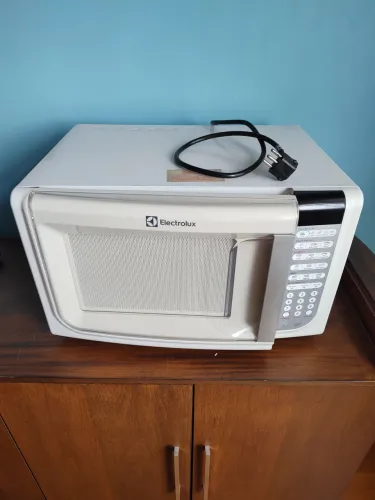 Microondas (com defeito) e DVD