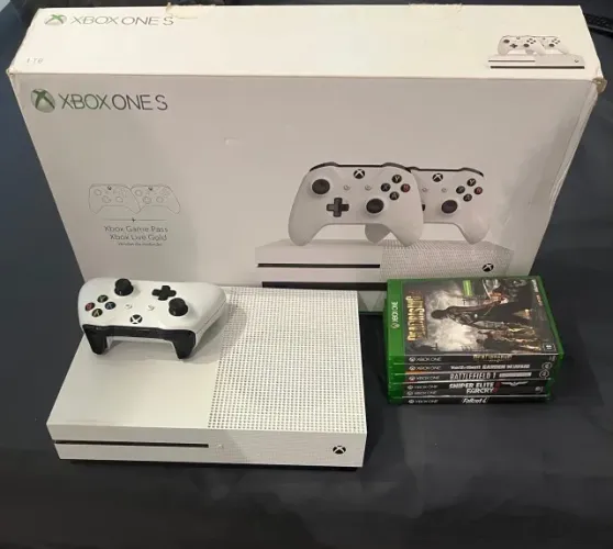 Xbox One S 1tb + 1 Controle original + 6 jogos + Caixa original (Usado/perfeito estado)