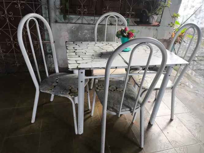 Vendo um conjunto de mesa