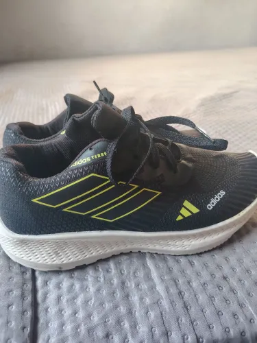 Vendo Tênis Adidas (Réplica) usado apenas uma vez! Comprei por 80$