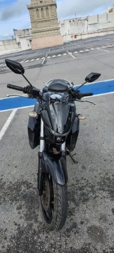 Vendo moto toda em dias 84. *